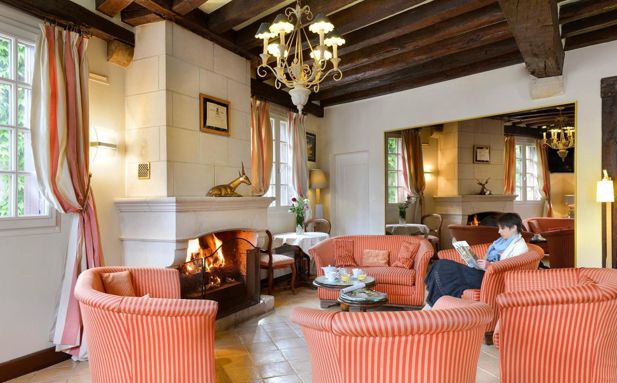Logis Auberge Du Centre Chitenay المظهر الخارجي الصورة